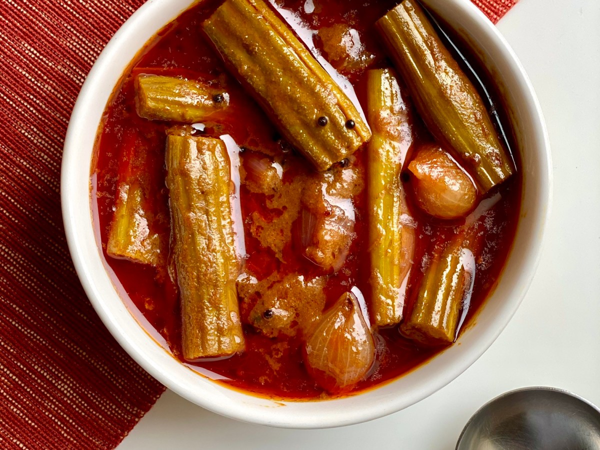 Murungaikai Puli Kuzhambu / Drumstick Curry