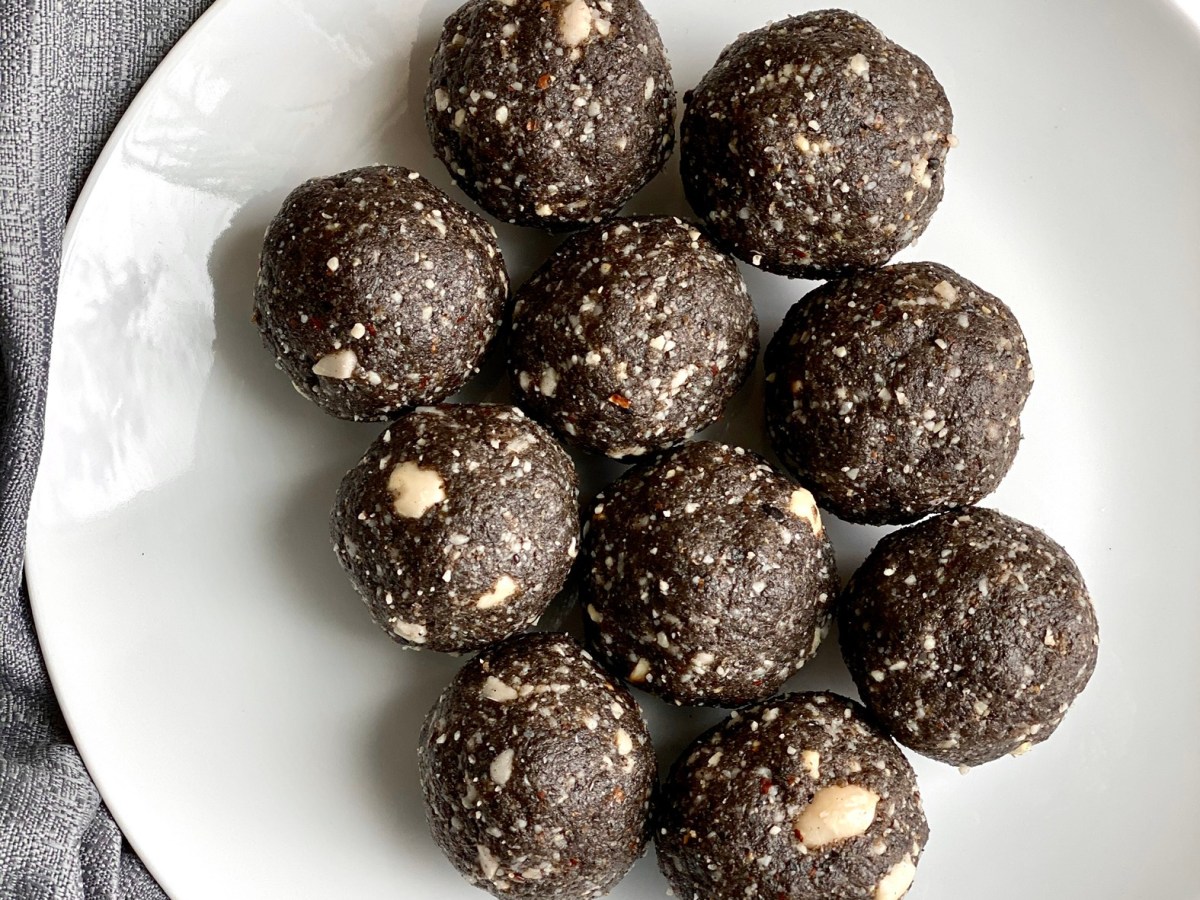 Ellurundai / Black Sesame Seeds Balls